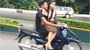 Tak cuma itu, pria kelahiran 1971 ini juga sering memperlihatkan keromantisannya. Alamaaak Dua Sejoli Naik Motor Boncengan Seperti Ini Dunia Bagaikan Milik Berdua Tribun Kaltim