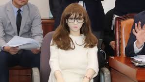 '리얼돌 수입 및 판매 금지'를 요구하는 청와대 국민청원 글은 31일 오전 20만명 이상의 동의를 넘어섰다. Ohwugvtnxj4q M