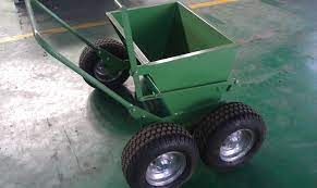 Press the lever on the handle to open the doors on the bottom of the drop spreader to release infill. China Manual Sand Spreader For Artificial Grass China Sand Spreader Sport Surface