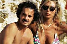 As a teenager she moved to ravenna and in 1994 participated outside the world of entertainment, elena and the entrepreneur and singer omar pedrini, which have been romantically linked for seven years. Elenoire Casalegno Le Foto Del Bacio Con Il Nuovo Fidanzato Marcello Corso