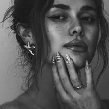 AQUARIUS 🔱 photo diary 𓇽♡︎♒︎🌸🦋 embracing all of the beauty of being a  creative woman in this magical word🌊🤍 all love. always.