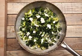 2 cloves of garlic, smashed, chopped or whole. How To Cook Leeks Tastessence