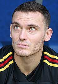 Thomas vermaelen ( kapellen, 14 de novembro de 1985) é um futebolista belga que atua como zagueiro. Thomas Vermaelen Wikipedia