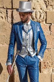 Costume bleu chaussures marron costume homme bleu costume 3 pièces robe blanche tenue du marié tenue homme costard homme vêtements costume homme bleu homme chic choix couleurs blake lively ryan reynolds costume cravate veste de costume costumes sur mesure. Costume Homme Baroque De Luxe En Brocart Bleu Royal Brode Argent Ottavio Nuccio Gala