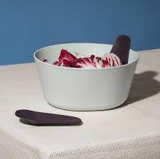 Ces étagères de cuisine, créées par ana white, se composent de bois de palette teinté. Loft Everyday Bowl Shane Schneck Ommo Charles Marie S Design Geschenke Shop