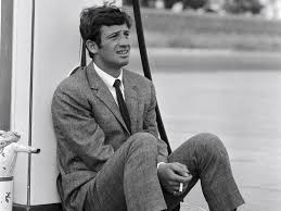 A successful entrepreneur in his fifties decides to abandon his loved ones and the empire he has built to find the liberty he yearns for, unaware that the itinerary of one's life often changes in the funniest of ways. Jean Paul Belmondo Is An Icon Of Style