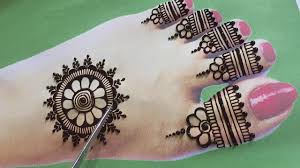 Dulhan mehndi ka design as well as all the people from these countries who are living elsewhere in the globe mehndi isn t just a way to make themselves even more beautiful for their big day. Foot Mehndi Design Simple Leg Mehandi Design Easy Pairo Ki Mehandi Ka Design Mehandi Dizain Youtube