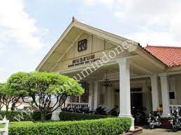 Sebenarnya masih ada lagi tempat liburan purwokerto lainnya yang. Museumindonesia Com Museum Bank Rakyat Indonesia