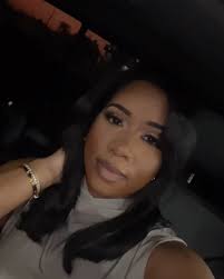 She's BACKKKK 🥂 I've been so wrapped up in "mom mode" that I forgot to  snap pictures of myself. The last one I took before this is from eight  months ago! But