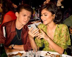 Longe de casa', hoje em nova york. Tom Holland And Zendaya Wallpapers Wallpaper Cave