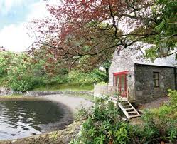 The coastal group accommodation listed below will suit large groups of eight or more and is located perfect for big families, a group of friends or two families sharing these beachside cottages for groups. Oban Holiday Cottages West Coast Unique Cottages