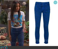 Wornontv Nia S Blue Leopard Jeans On Ravens Home Navia Robinson Clothes And Wardrobe From Tv