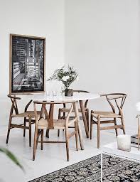 Round Table Wishbone Chair Picture Frame In Matching Wood Color Via Lyzza Dawel Minimalist Dining Room Scandinavian Dining Room Small Dining Room Decor