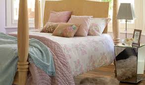 Feng shui experts say that bedroom design that has open beams will not only suppress the possibility of improving the financial situation, but adversely affect the health. 20 Tips To Feng Shui Your Bedroom To Boost Your Love Life