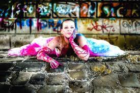 Sie können zwischen langen oder kurzen brautkleidern, strandhochzeitskleidern, brautkleidern in übergrößen. Brautkleider Sind Bieder Nicht Bei Einem Trash The Dress Shooting Familista