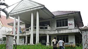 Ribuan ide desain rumah mewah hingga saat ini, rumah dengan desain rumah mewah masih menjadi tren yang layak diaplikasikan. Potret Rumah Mewah Seram Penuh Misteri Seluruh Penghuninya Meninggal Secara Ganjil Merdeka Com