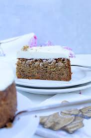Hallo Ihr Lieben Saftige Mohren Kernige Walnusse Tolle Gewurze Cremiger Frischkase Und Spritzige Lim Schneller Kuchen Lebensmittel Essen Thermomix Backen
