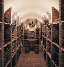 Nous prenons en charge la planification et la construction de la cave à vin correspondant à vos envies. Bien Amenager Sa Cave A Vin Hola Deco