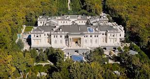 Das ist das größte private wohnhaus in. Wie Eigenheim Eines Drogenbarons In Diesem Palast Soll Wladimir Putin Wohnen Leadersnet
