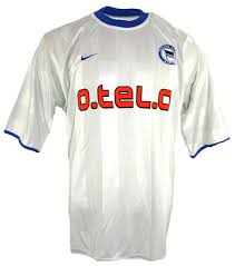Zitat von bsc1882 vermisse ja etwas den trend vergangener tage, zum letzten heimspiel der saison mit dem neuen trikot der folgesaison mich nervt es immer tierisch, dass das bei hertha immer so lange dauert mit der präsentation! Nike Hertha Bsc Berlin Trikot 1999 2000 Otelo O Tel O Weiss Herren S M L Xl Xxl Gunstig Online Kaufen Bestellen Shop Spieler Trikot De Marktplatz Retro Vintage Fussball Trikots Von Superstars
