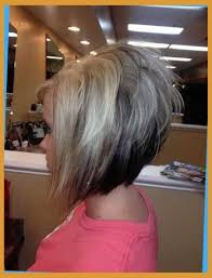 This light brown hair color and wavy bob hairstyle is a great look for summer! Brunette Bob Hairstyles Novocom Top