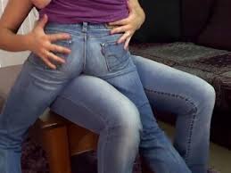 Jeans porno e video di sesso in alta qualità su AmorePorno.com