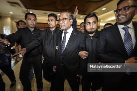 Tan Sri Shafee Abdullah Bayar Ikat Jamin RM1juta