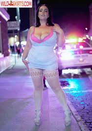 12 hot photos by Adriana Faye (known as @adrianafaye)