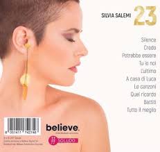 Tchuiriri, tchuiriri anni, questi anni passati così aridi, sterili, vuoti è l'era delle immagini ci ha rubbato il cuore l'inventiva, le idee, le parole oh, certo che provo qualcosa per te ma un'era suchola che ti inchioda il cuore è la vita ad un televisore ma la sera a casa di luca torniamo a parlare. 23 E L Album Che Segna Il Ritorno Discografico Di Silvia Salemi Noise Symphony