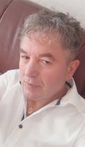 NOZ Nije me bolela bura,ni teski dani Vec sto videh kako senka Tamna i  hladna pada I prekriva obe strane Jer gradila sam most Od ljubavi i cistog  sna I sve je