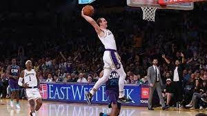 Watch alex caruso monster dunk, lebron and … 20.09.2020 · alex caruso got out in transition and threw down a monster dunk that fired up the lakers bench and helped feul a run that had the. Petition Change The Nba Logo To Alex Caruso Dunking Change Org
