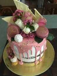 It was decorated with lindt and hershey's strawberries and cream chocolate, white chocolate buttons, pink donuts, meringues, strawberries and a mini bottle of pink gordon's gin. Pin On C Ke