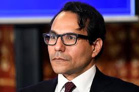 Hochul keeps Cuomo hire Robert Mujica as budget director