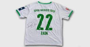 Sehen sie alle klassischen trikots von greuther fürth im football kit archive. Junioren Nationalspieler David Raum Signiert Sein Furth Trikot