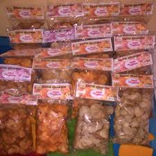 Untuk dapat membuat keripik singkong yang enak, gurih dan lezat, anda perlu membutuhkan resep membuat keripik singkong renyah, sehingga berikut ini kami akan mengulaskan cara membuat keripik singkong yang renyah untuk membantu anda membuat keripik singkong di rumah !! Keripik Singkong Keripik Singkong Renyah Keripik Singkong Keju Keripiksingkongrenyahblog