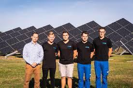 Auszubildende suchen Potentiale zu Einsparungen: Energie-Scouts bei der  Zimmer Group