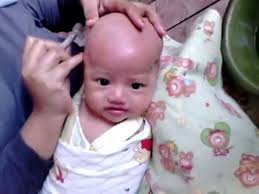 Pasti ibu bapa rasa sayang nak cukur rambut bayi. Cara Cukur Rambut Bayi Umur Selapan Youtube