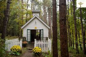 We Re Going To Elope This Wedding Chapel In Sugarbush Is Perfect With A Texas Style Bbq Reception The Farm House Makeover Chapel In The Woods Country Church