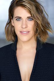 Rosie Hallett's Instagram, Twitter & Facebook