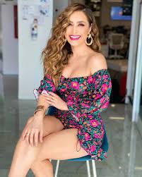 Born may 8, 1984 in monclova, coahuila, mexico) is a mexican singer and reality television personality. Cynthia Rodriguez Defiende Su Operacion De Aumento Busto Tras Burlas De Sus Haters