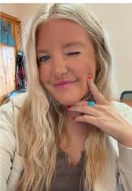 Blondes have the most fun 👩🏼🤘🏼 #blondehair #blonde #transition  #hairtransformation #treatyoakrevival #fyp