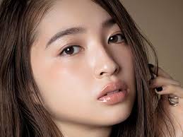 顔タイプ別 丸顔さんが大人カッコいい系の雰囲気を叶えるならオレンジベージュチークを選ぶべし 美的 com ベージュ チーク チーク 入れ方 リキッドチーク