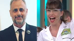 Jorge optó por un traje negro muy elegante, con. Hay Fotos Las Primeras Imagenes De Jorge Rial Y Romina Pereiro Juntos Y De La Mano Infobae