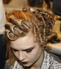 Deroulage D Une Mise En Plis Avec Pince Cool Hairstyles Hair Rollers Sandy Hair