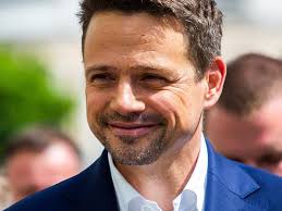 Kandydat na urząd prezydenta rp w drugich wyborach w 2020. Rafal Trzaskowski Wyleguje Sie Na Trawce Z Rodzina Milo Popatrzec Na Szczescie