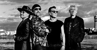 U2 Love Is Bigger Than Anything In Its Way Kiss From A Rose U2 Love Is Bigger Than Anything In Its Way Met Afbeeldingen