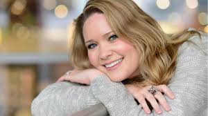 Sarah J. Maas: So wurde die Hobbyautorin Multimillionärin