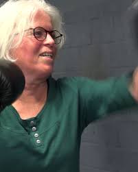 Boksen voor parkinsonpatiënten: 'Ik had niet gedacht dat ik dit op mijn  oude dag zou doen'