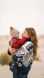 Ο good job nicky που υπογράφει εξ ολοκλήρου τον αγγλικό στίχο του τραγουδιού και μέρος της σύνθεσης (μαζί με τον καλό του φίλο ερμή γεραγίδη), δέχτηκε από μικρός έντονες καλλιτεχνικές επιρροές μέσα στο οικογενειακό του περιβάλλον, ανοίγοντας τώρα το δικό του προσωπικό μουσικό. Mama Blogs Auf Instagram Mutter Denen Ihr Unbedingt Folgen Musst