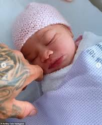 Ashley thomas cain was a contestant from ex on the beach uk 1, 2, and 5. Eotb S Ashley Cain Announces The Birth Of His Daughter And Reveals Her Name Is Azaylia Diamond Readsector